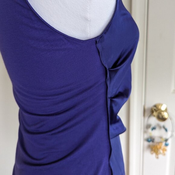 Tahari sleeveless satiny top- Size XS Great Condition - Picture 3 of 12